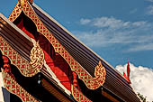 Chiang Mai - Wat Ngeun Kong, Wihan roof finials. 